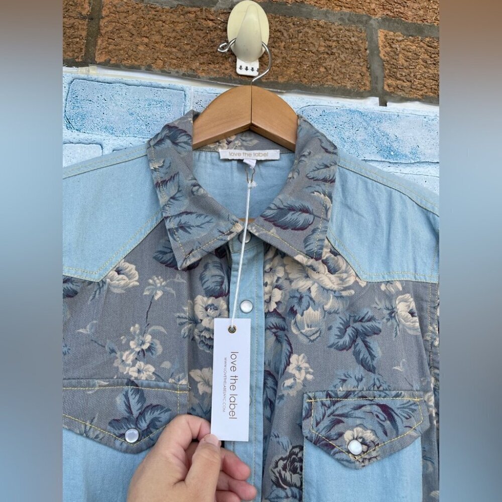 LOVE THE LABEL ANTHROPOLOGIE FLORAL CHAMBRAY BUTTONDOWN TOP LARGE - Picture 7 of 16